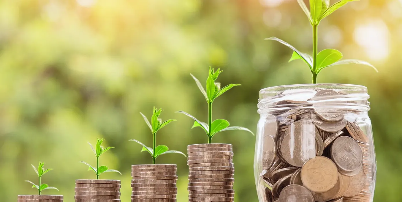 What 'Pay Yourself First' Means in a Monthly Budget